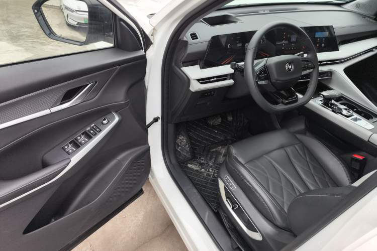 Used Changan CS75 PLUS 2024 3rd Generation Champion Edition 2.0T Intelligent Drive Performance Model
