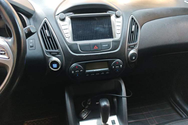 Used Hyundai ix35 2015 2.0L Automatic 2WD Smart Type China IV
