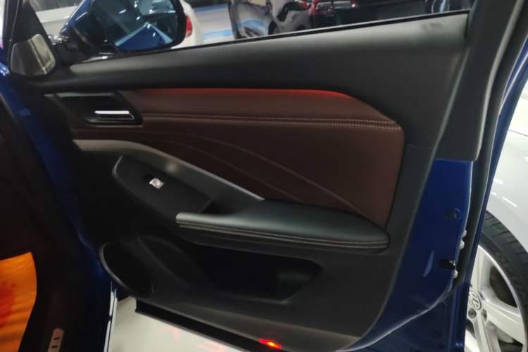 Used Wey VV6 2018 2.0T Two-Wheel-Drive Ultra-Luxury Version China V Standard
