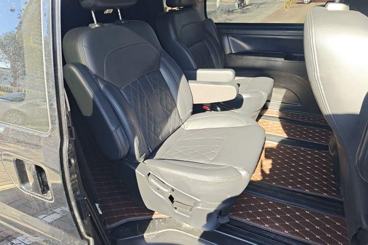 Used FORTHING Lingzhi 2020 M5L 1.6L Luxury 7-Seater
