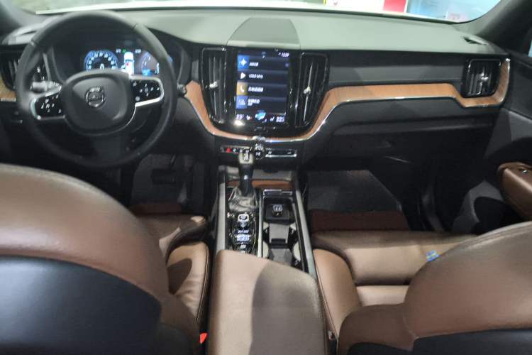 Used Volvo XC60 2021 T5 4x4 Smart Luxury Edition