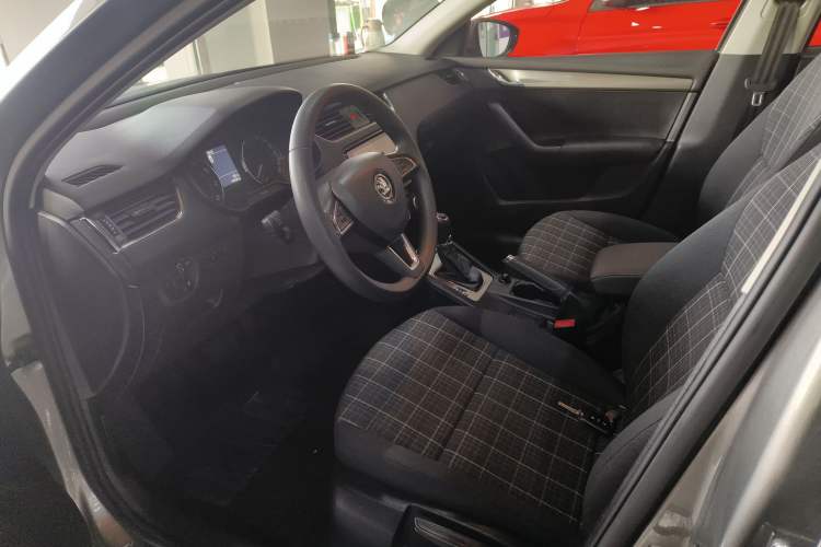 Used Skoda Octavia 2019 1.5L Automatic SmartDrive Comfort Edition China VI Standard
