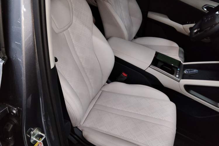 Used BYD Yuan UP 2025 Intelligent Driving Version 401 KM Dynamic Edition
