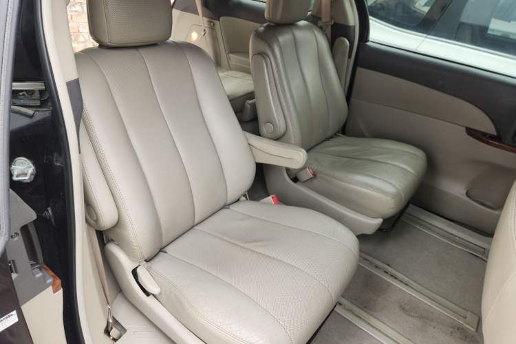 Used BYD M6 2013 2.4L Automatic Prestige Model
