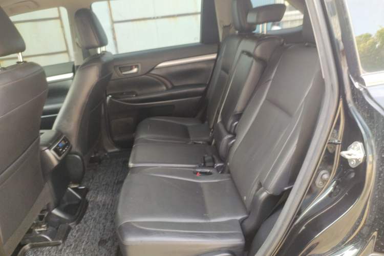 Used Toyota Highlander 2017 2.0T Four-Wheel Drive Luxury Edition 7 Seats