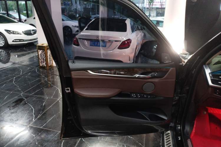 Used BMW X5 2018 xDrive28i
