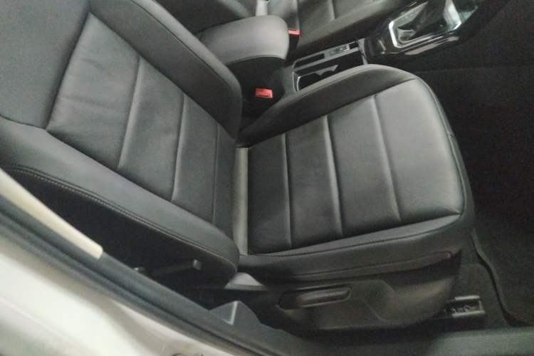 Used Volkswagen T-ROC 2018 280TSI DSG Two-Wheel Drive Comfort Version China VI Standard
