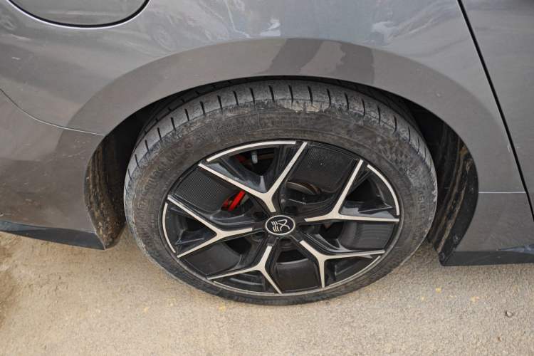 Used BYD Han 2022 EV Genesis Edition 715KM Front-Wheel-Drive Prestige Model
