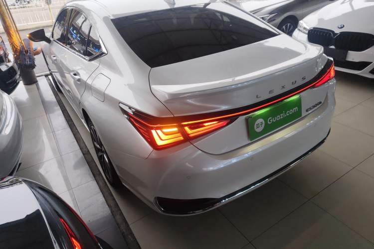 Used Lexus ES 2025 300h Deluxe Edition