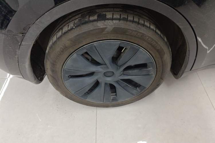 Used Tesla Model Y 2023 Long-Range All-Wheel-Drive Version
