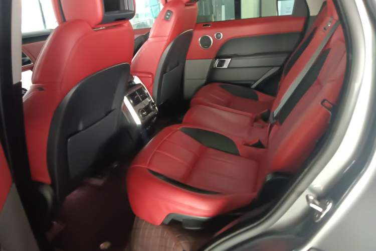 Used Land Rover Range Rover Sport 2022 3.0 L6 YAO Black Edition
