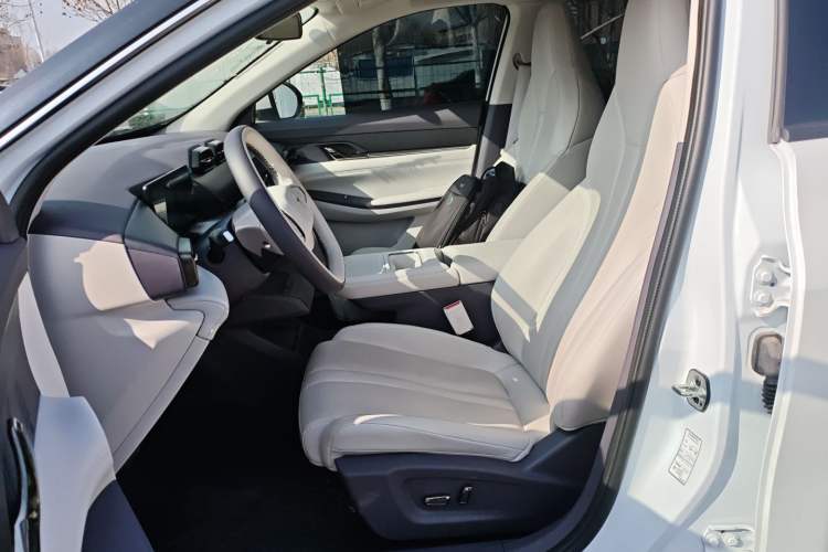 Used  06 2025 Model 520km