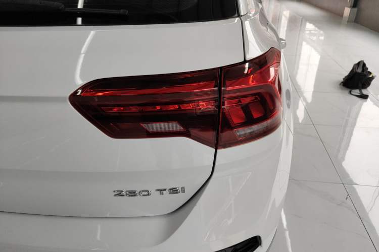 Used Volkswagen T-ROC 2020 280TSI DSG Two-Wheel-Drive Elite Version
