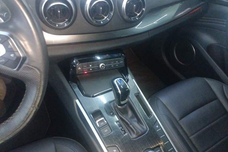 Used Wey VV7 2017 2.0T Ultra-Luxury Version
