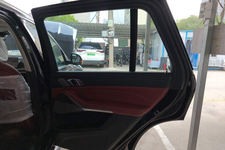 Used BMW X5 2023 xDrive 30Li Luxury M Sport Package
