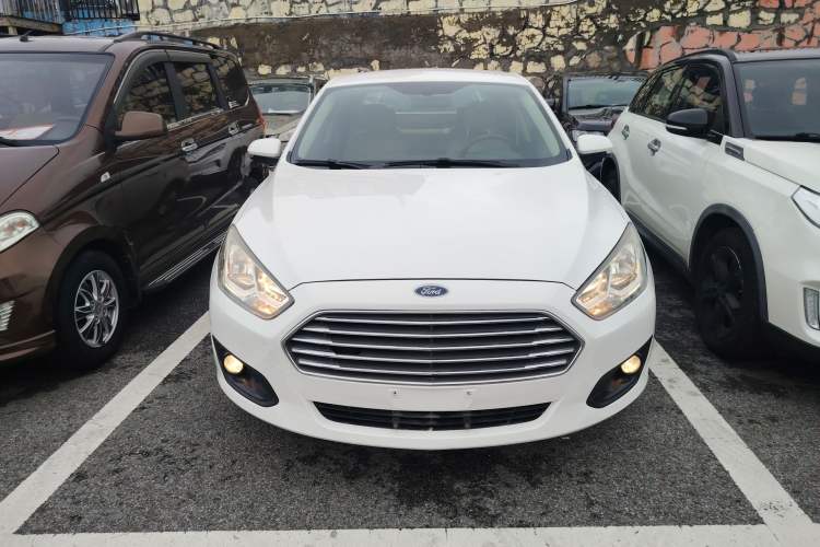 Used Ford Escort 2015 1.5L Manual Comfort Model
