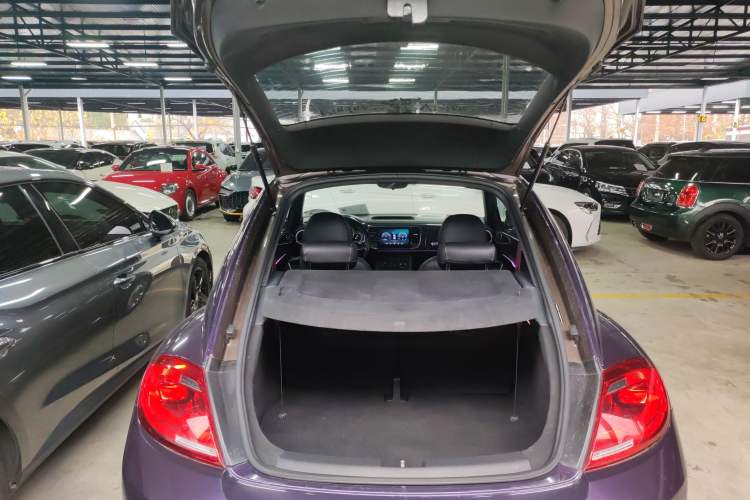 Used Volkswagen Beetle 2015 180TSI model
