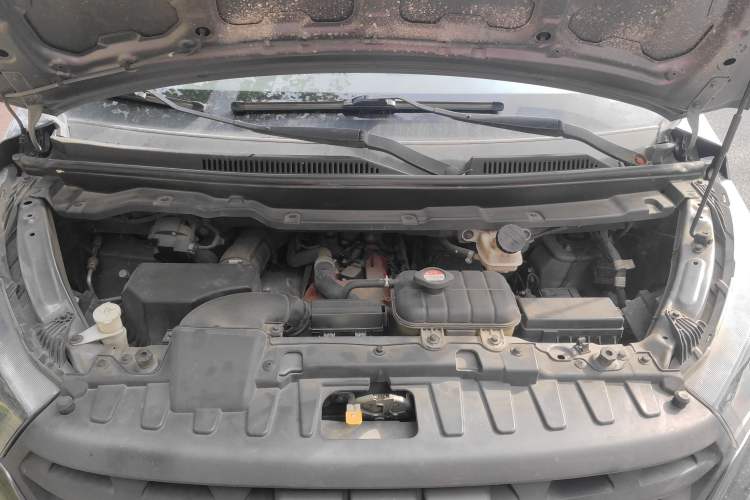 Used Jinbei Gold Hiace 2023 2.0L Passenger Van Travel Lion 5/6/7 Seater
