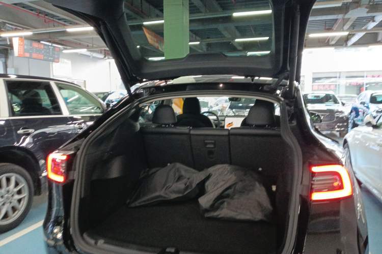 Used Tesla Model Y 2022 Rear-Wheel-Drive Version