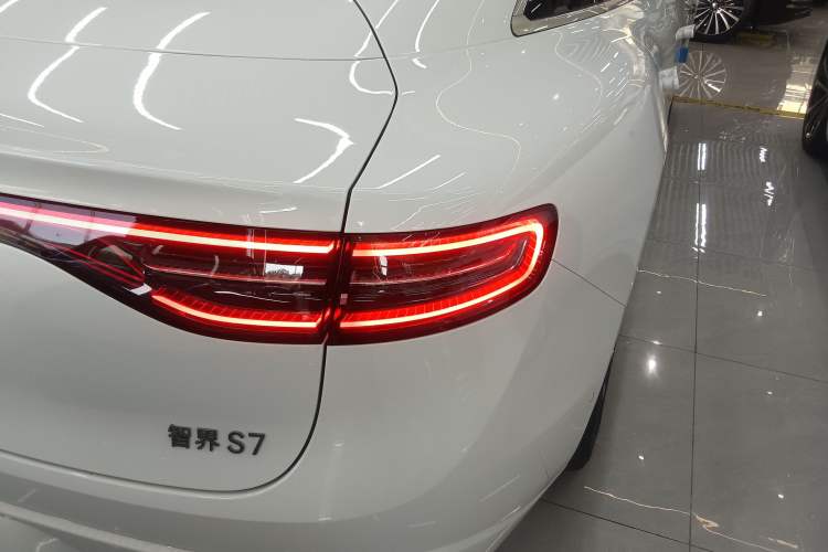 Used Hima Luxeed S7 2024 Pro Model
