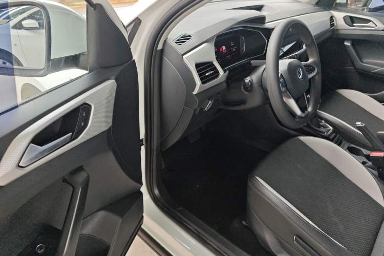 Used Volkswagen Tacqua 2021 200TSI DSG JoyConnect Edition