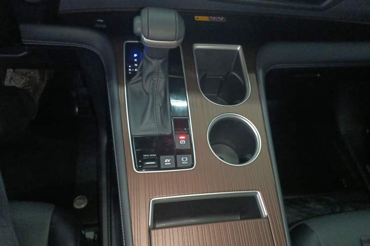 Used Toyota Granvia 2024 2.5L Hybrid Prestige PLUS Four-Wheel Drive Version