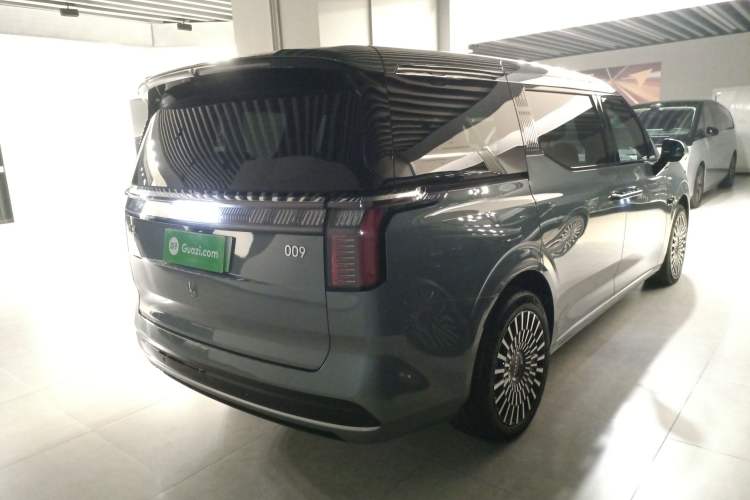 Used Zeekr 009 2024 7-Seater Walk-Through Version Four-Wheel Drive 108 kWh