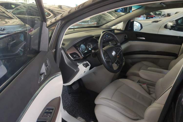 Used Buick GL8 2021 Land Cruiser Executive Class 652T Luxury Model
