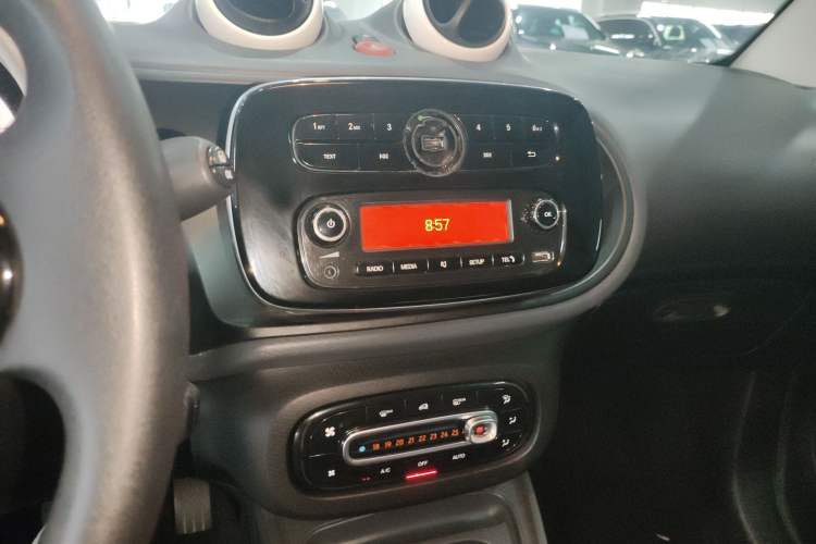 Used  fortwo 2015 1.0L 52 kW hardtop Dynamic version
