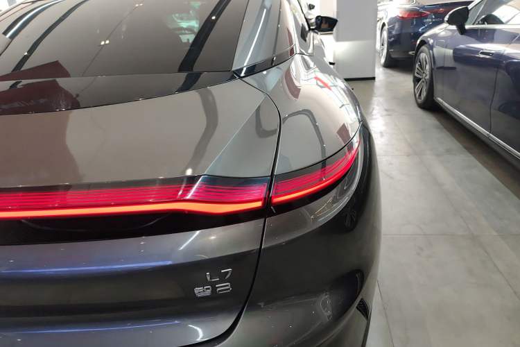 Used  L7 2022 Dynamic Model
