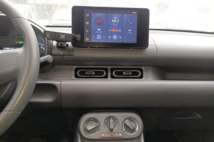 Used Wuling Hongguang New Energy 2024 All-Electric Model 300KM Standard Version
