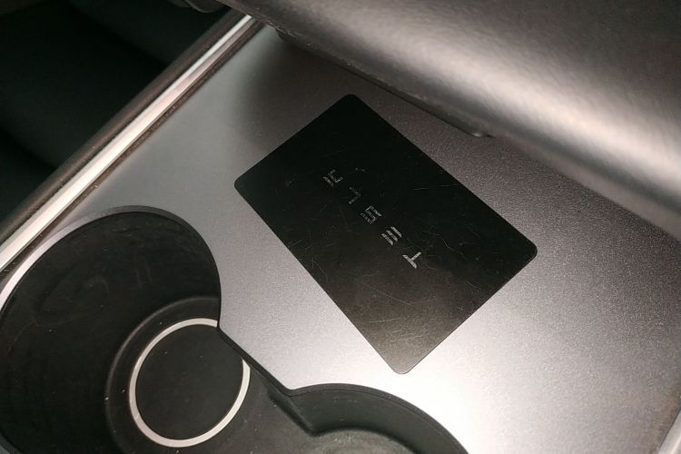 Used Tesla Model Y 2022 Long-Range All-Wheel-Drive Version
