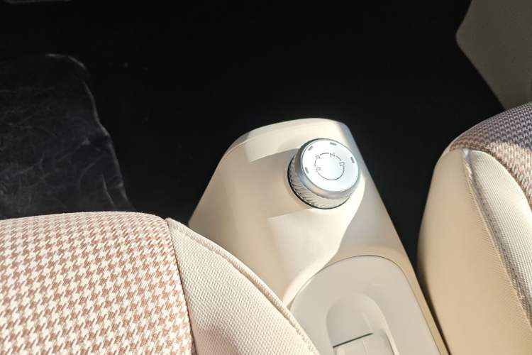 Used Wuling Hongguang MINIEV 2024 3rd Generation 215km Advanced Version
