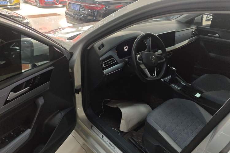 Used Volkswagen Lavida 2023 300TSI DSG Full-Comfort Edition
