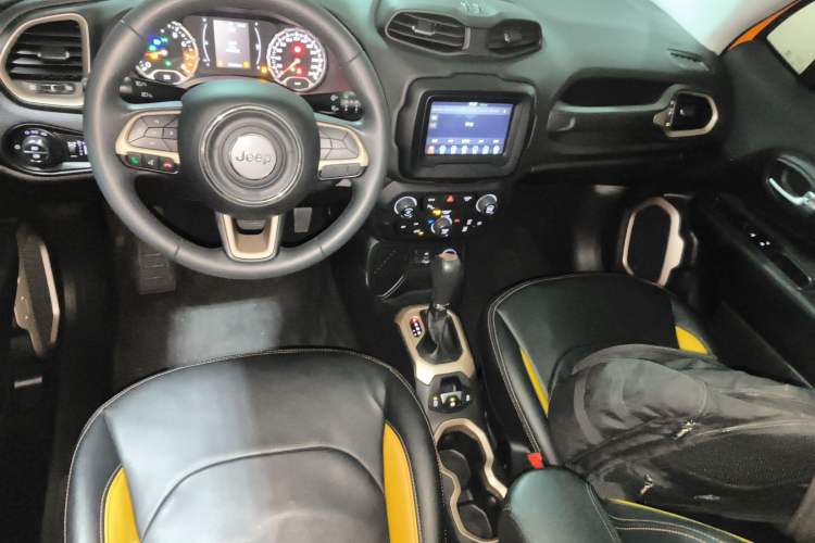 Used  Renegade 2018 Connected Large Screen Version 180T Automatic High-Energy Edition