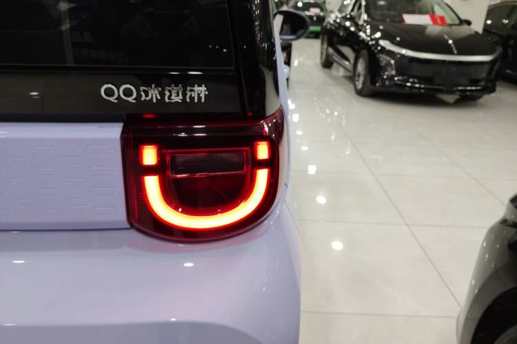 Used Chery QQ Ice Cream 2022 170km Sundae Phosphate Lithium-Ion