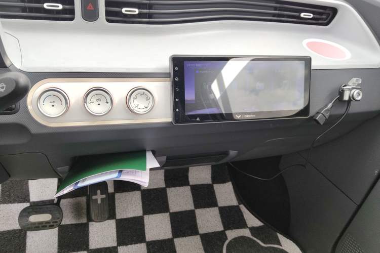 Used Wuling Hongguang MINIEV 2022 Macaron Premium Model – Lithium Iron Phosphate