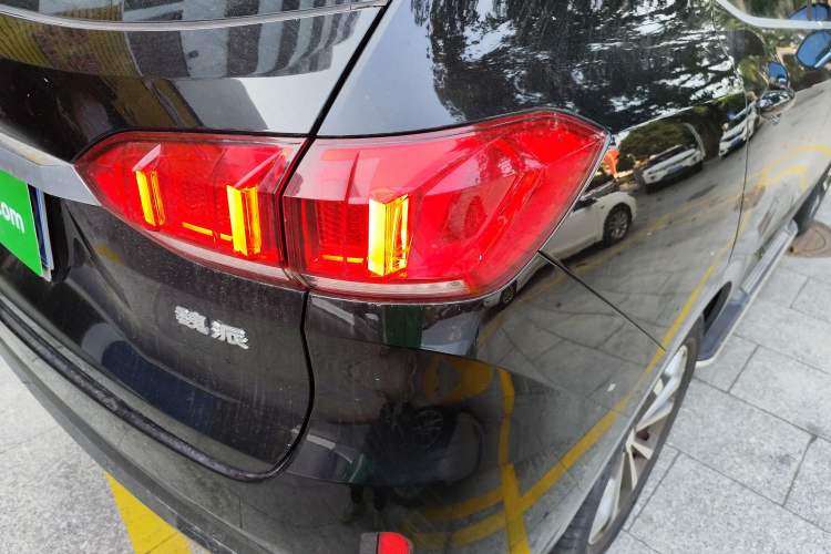 Used Wey VV6 2018 2.0T Two-Wheel-Drive Ultra-Luxury Version China V Standard
