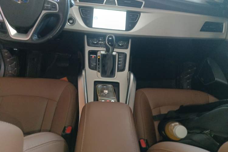 Used Geely Auto Emgrand X7 Sport 2018 1.8TD Automatic Two-Wheel Drive ZhiZun Model with 4G Connectivity
