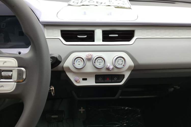 Used Chery QQ Ice Cream 2022 170km Sundae Phosphate Lithium-Ion
