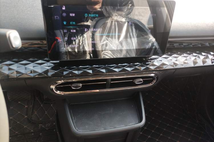 Used  3 2025 330km Freedom Edition
