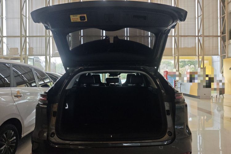 Used Changan UNI-K 2024 2.0T Two-Wheel Drive YueShang Trim
