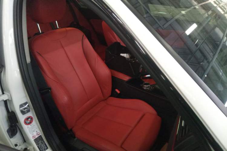 Used BMW 3 Series 2014 320i Sport Design Package
