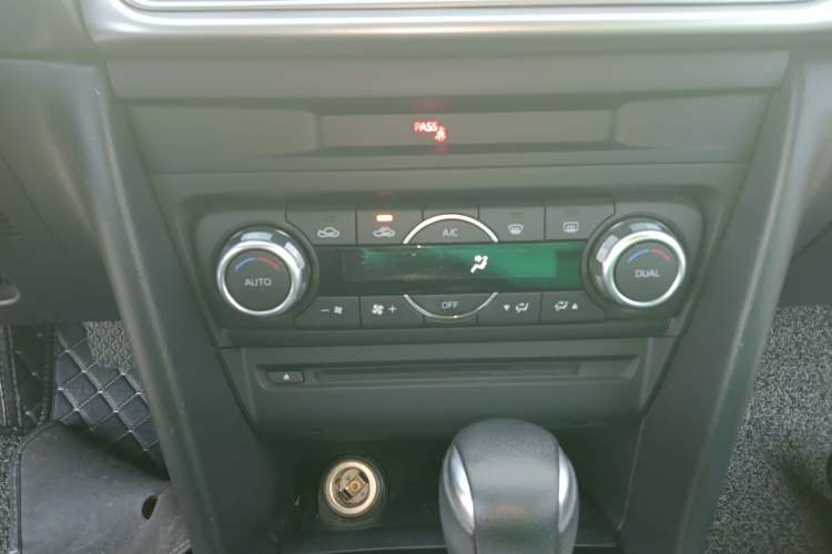 Used Mazda Mazda 3 Axela 2017 Hatchback 1.5L Automatic Luxury Model Emission Standard China V
