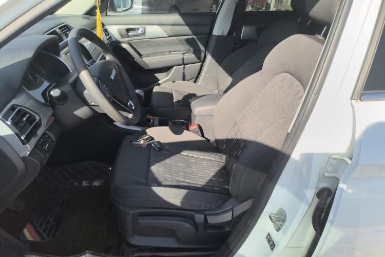 Used Haval H2 2018 Chuanxiang Edition Blue Badge 1.5T Manual Two-Wheel Drive Fashionable Model