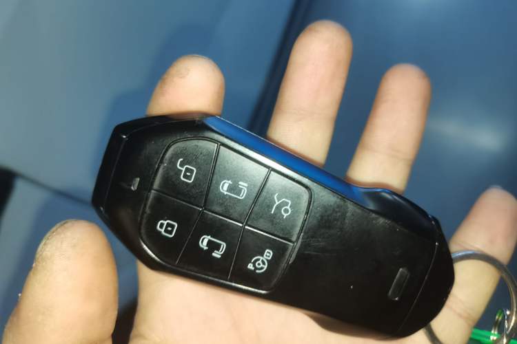 Used XPeng X9 2024 702 Ultra-Long Range Max
