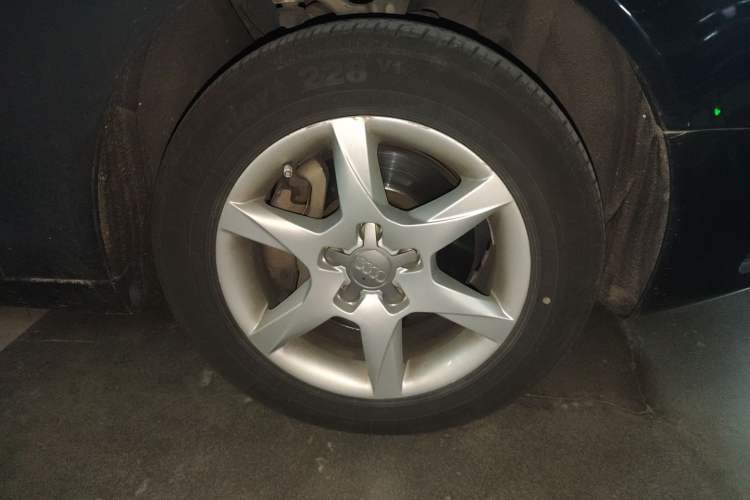 Used Audi A6L 2011 2.0 TFSI automatic Comfort trim