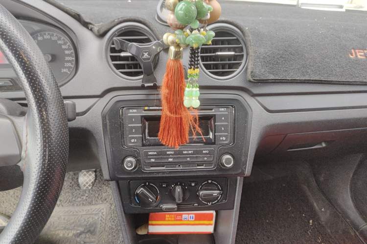 Used Volkswagen Jetta 2015 1.4L Manual Fashion Model
