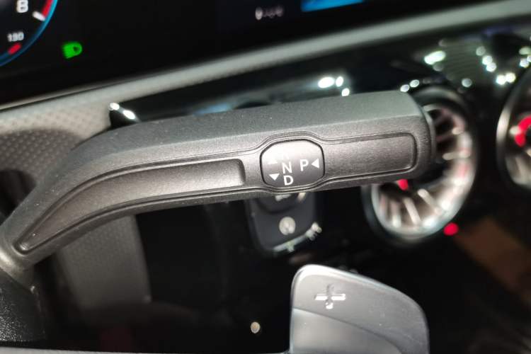 Used Mercedes-Benz A-Class 2022 Revised Version A 200 L Sport Sedan Fashionable Style
