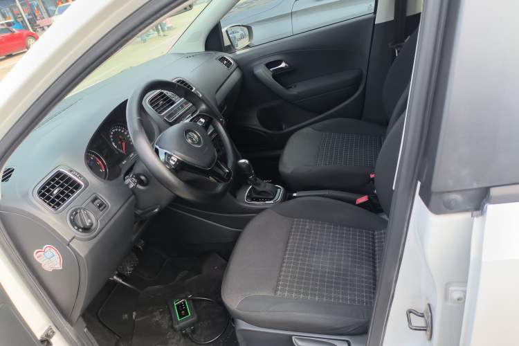 Used Volkswagen Polo 2016 1.6L Automatic Comfort Model
